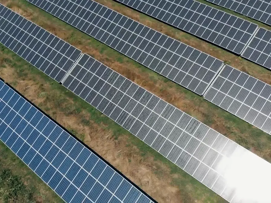 Planta solar vista desde el aire